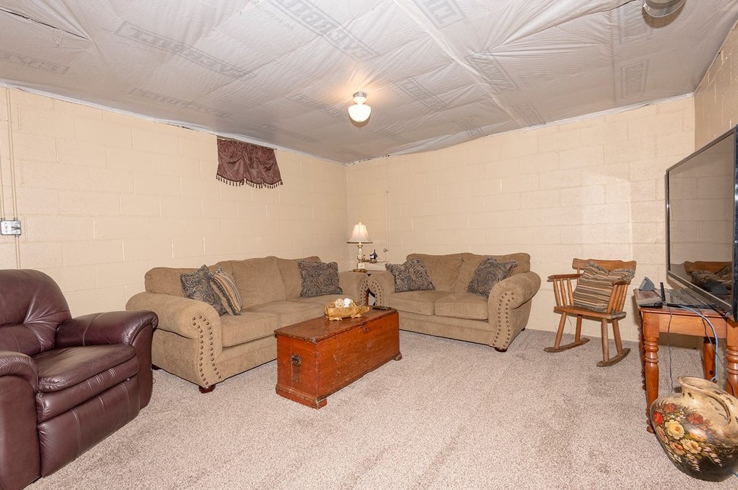 123 Shadyrest Rd, Ellwood City PA  16117-5519 exterior