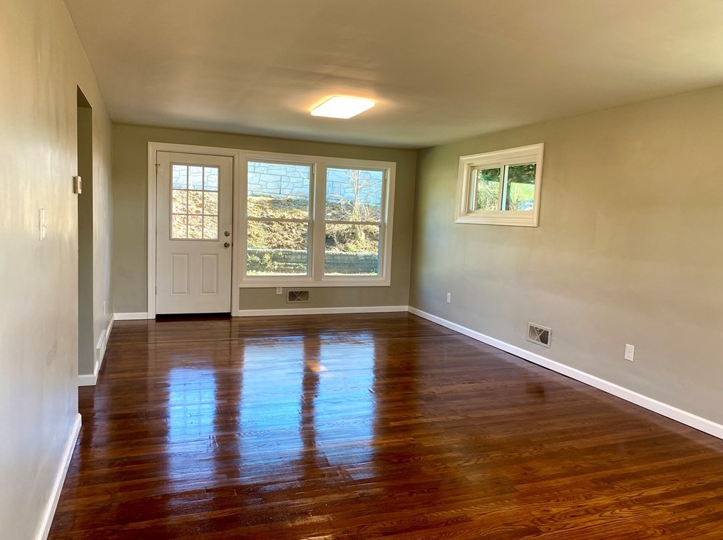 318 Garden City Dr, Monroeville PA  15146-1402 exterior