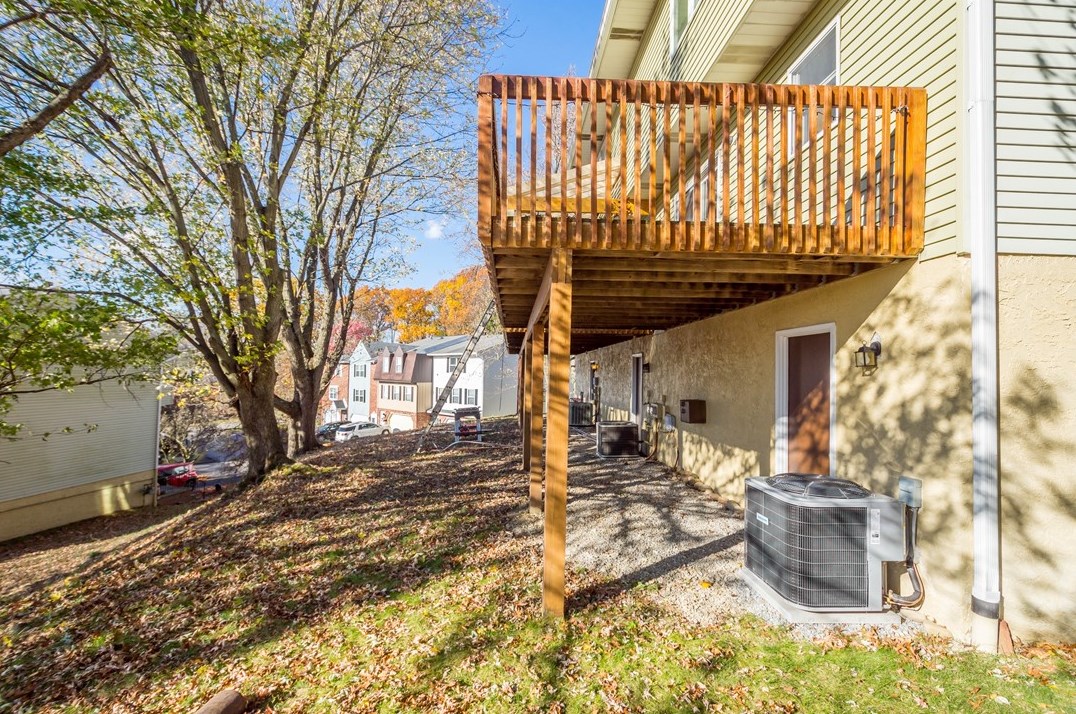 1614 Calico Ct, Bethel Park PA  15102-3110 exterior