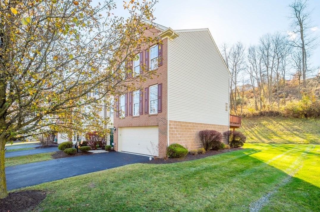 1123 Linden Vue Dr, Canonsburg PA  15317-4813 exterior
