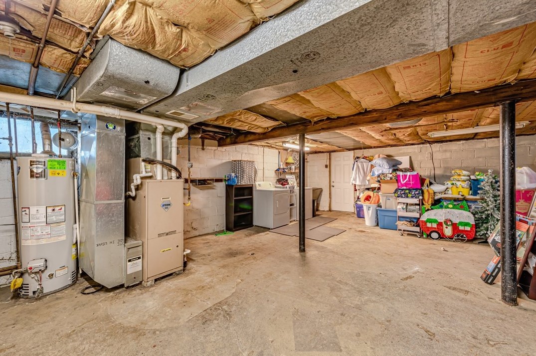 18 Mcnutt St, Houston PA  15342-1804 exterior