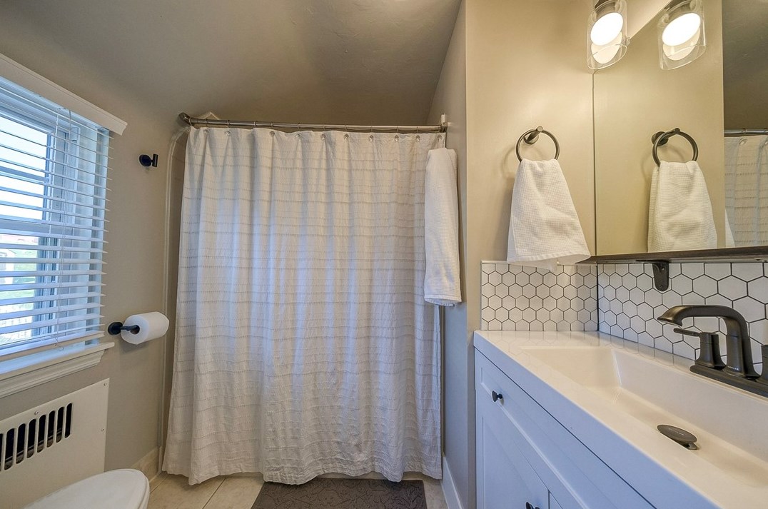 110 Demar Blvd, Canonsburg PA  15317-2216 exterior