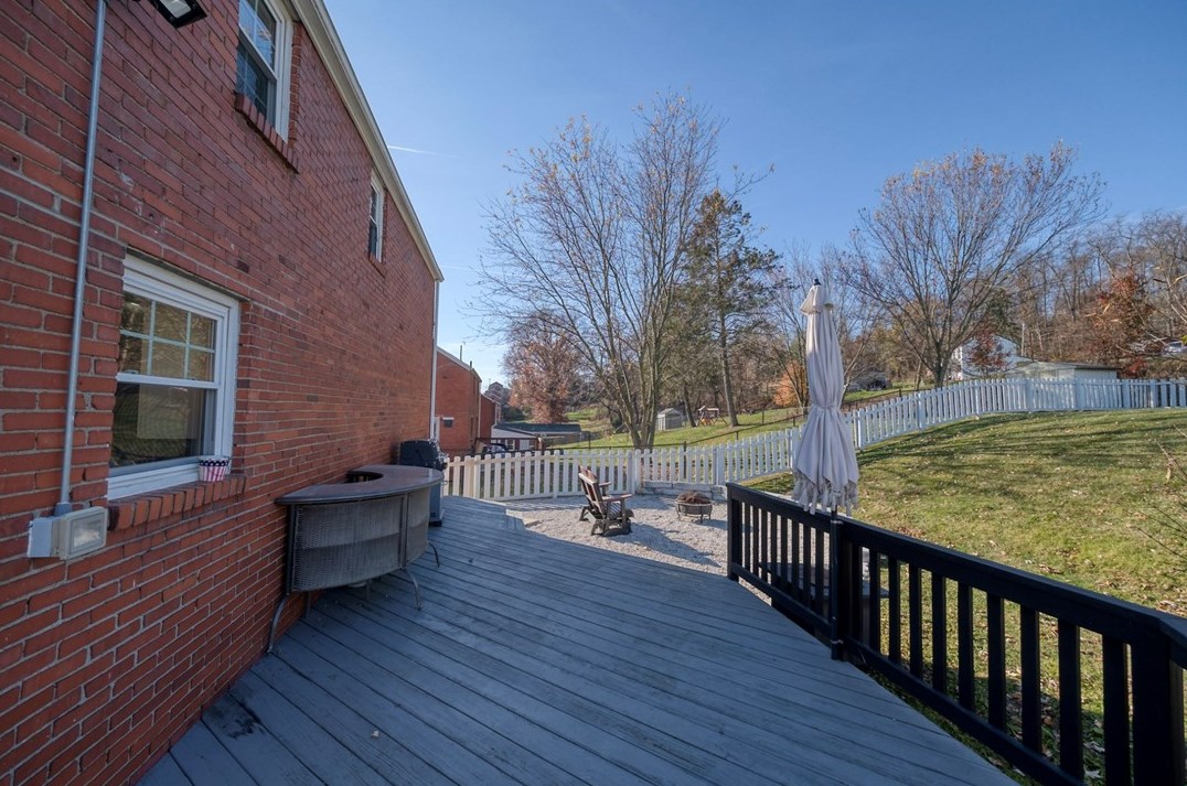 110 Demar Blvd, Canonsburg PA  15317-2216 exterior