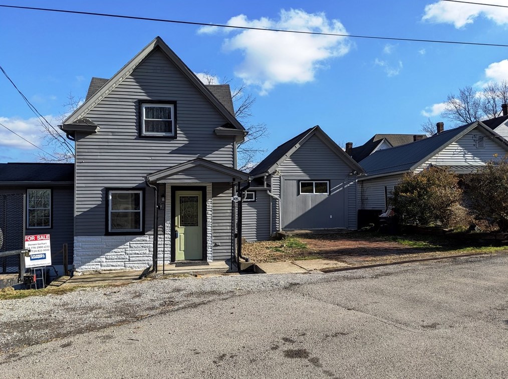 305 Sterling Ave, Butler PA  16001-5529 exterior