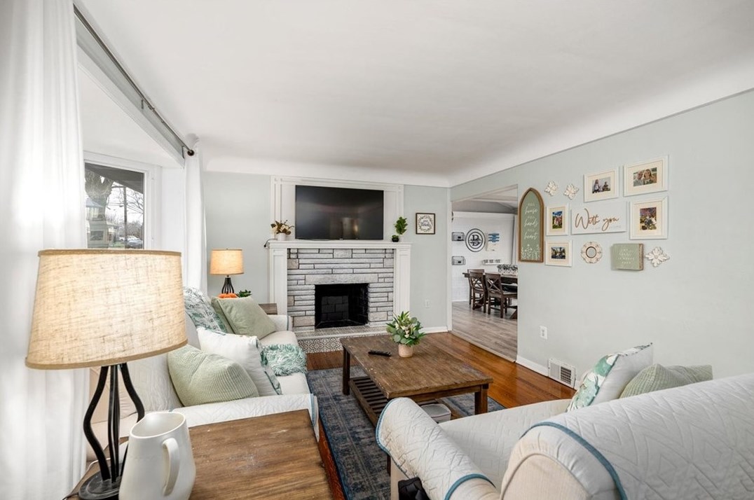 129 Claridge Dr, Moon Twp PA  15108-3281 exterior