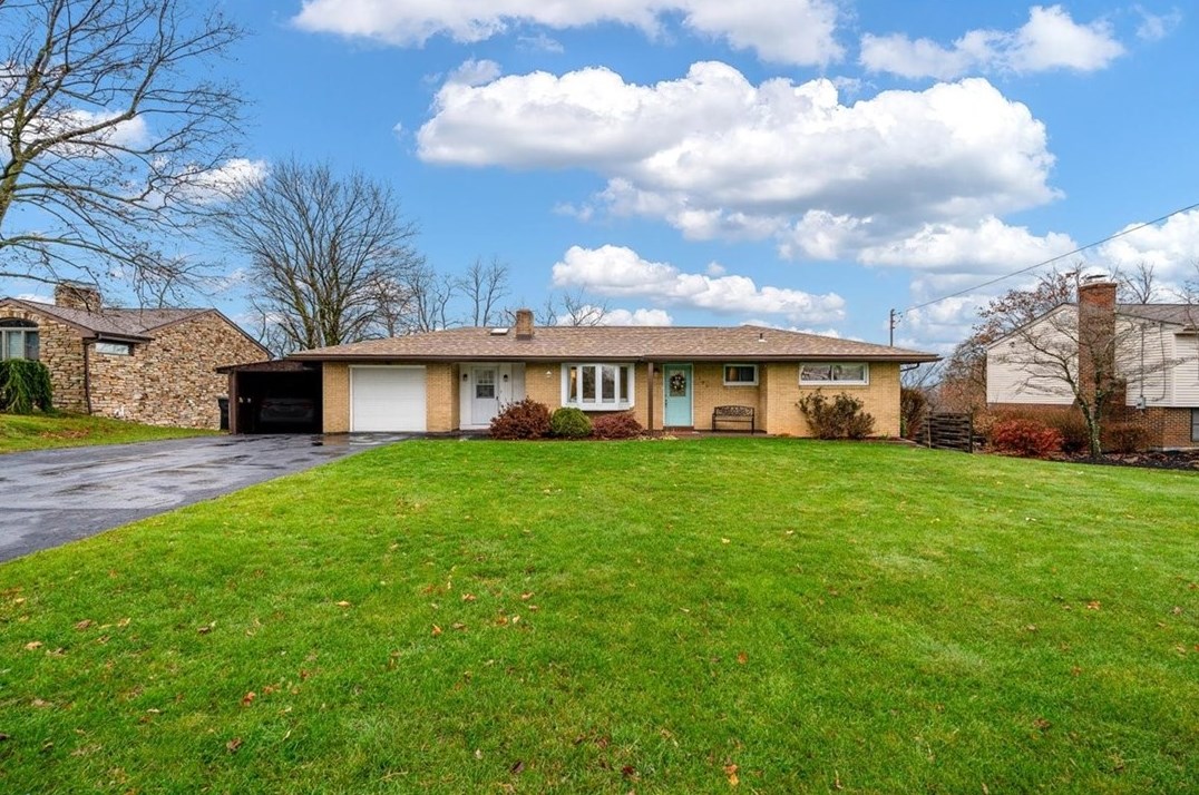 129 Claridge Dr, Moon Twp PA  15108-3281 exterior