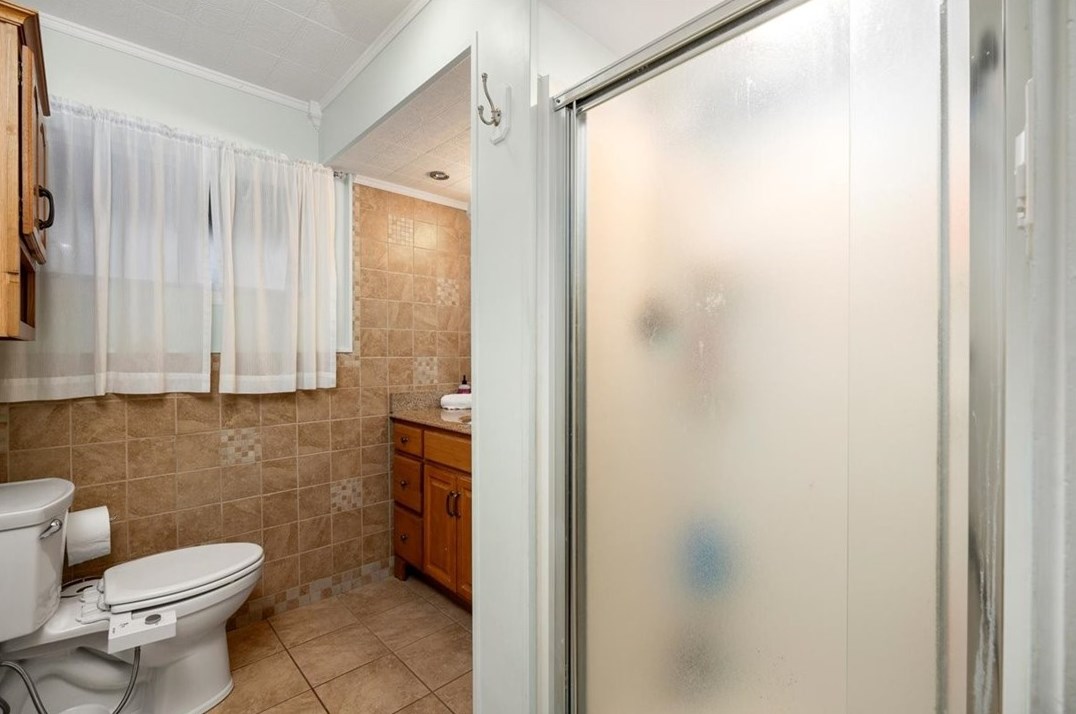 129 Claridge Dr, Moon Twp PA  15108-3281 exterior