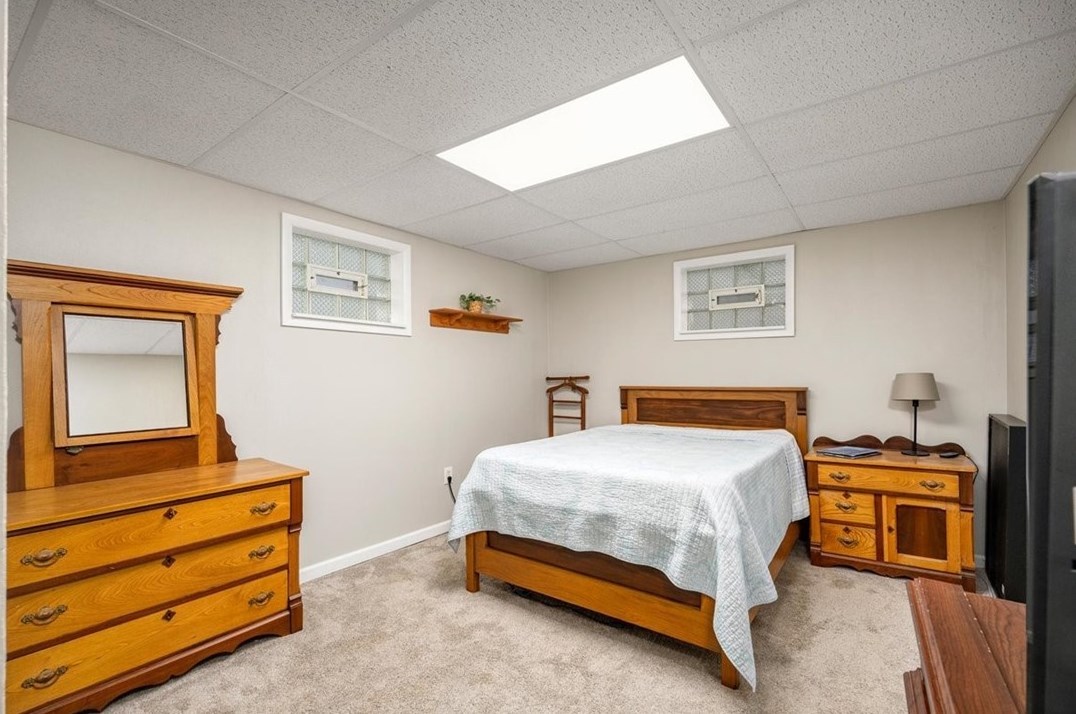 129 Claridge Dr, Moon Twp PA  15108-3281 exterior