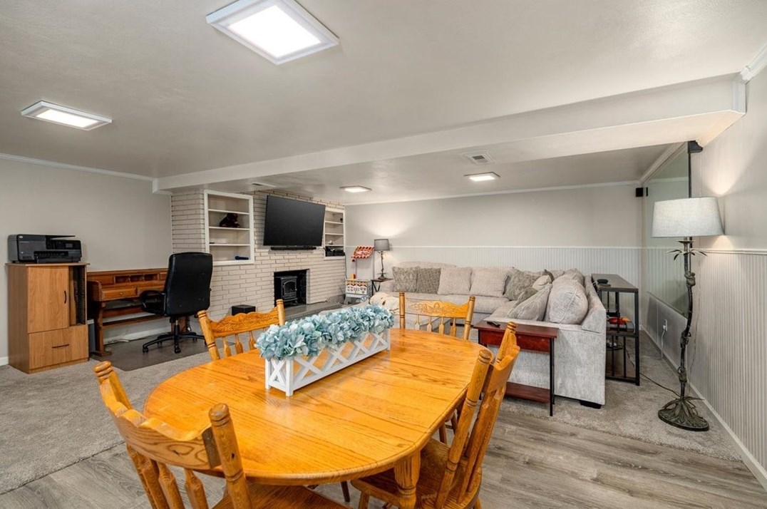 129 Claridge Dr, Moon Twp PA  15108-3281 exterior