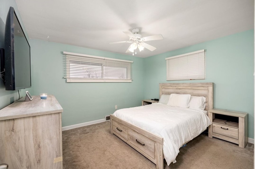 129 Claridge Dr, Moon Twp PA  15108-3281 exterior