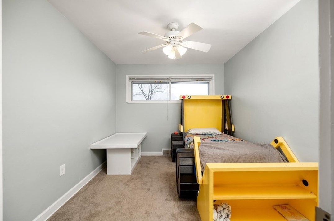 129 Claridge Dr, Moon Twp PA  15108-3281 exterior