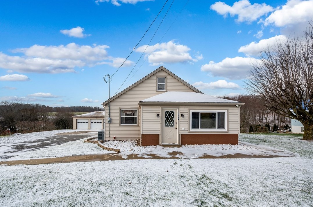 2114 Highland Dr, Butler PA  16002-1038 exterior