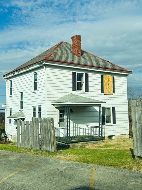 570 Coolspring St, Oliphant Furnace PA 15401-4521 exterior