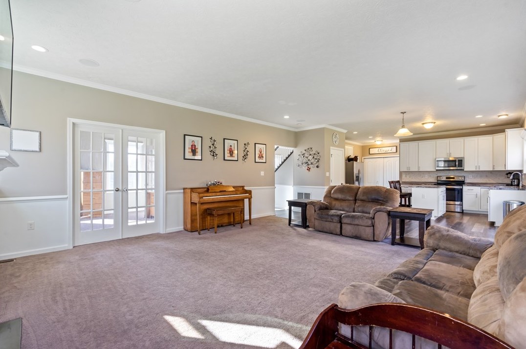 216 Country Barn Rd, Houston PA  15342-1074 exterior