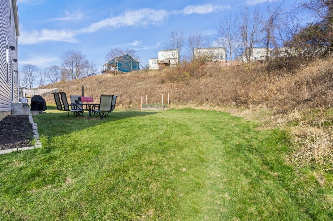 216 Country Barn Rd, Houston PA  15342-1074 exterior