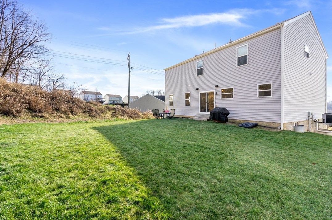 216 Country Barn Rd, Houston PA  15342-1074 exterior