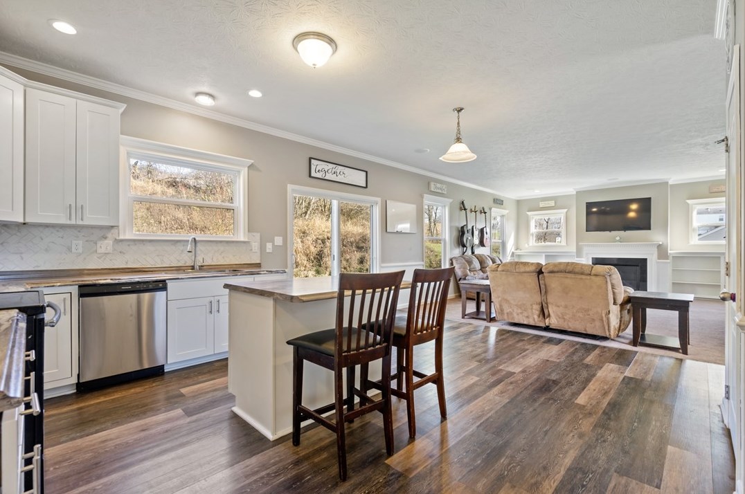 216 Country Barn Rd, Houston PA  15342-1074 exterior