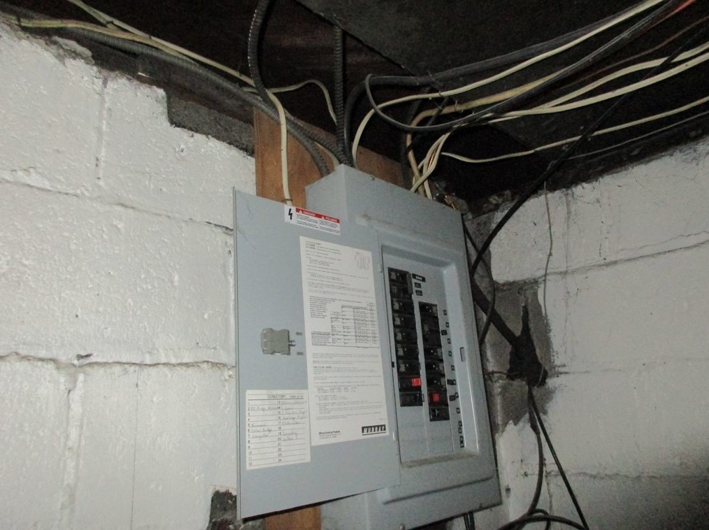 1819 Rdg Ave, Moon Twp PA 15108-2046 exterior