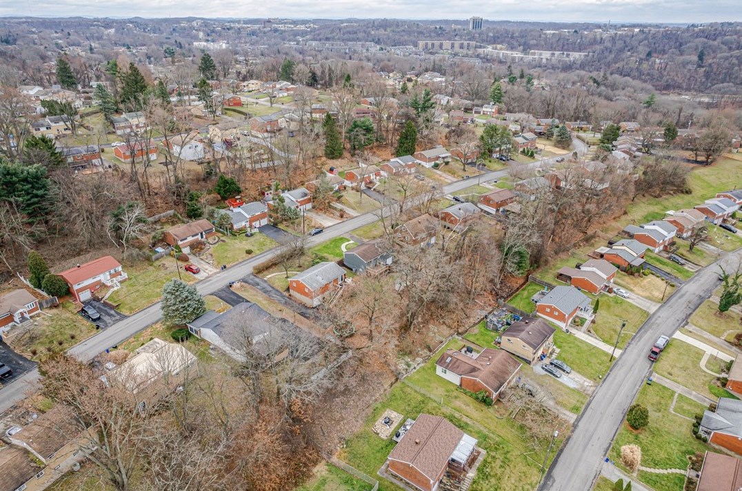 844 Cottonwood Dr, Monroeville PA  15146-1157 exterior