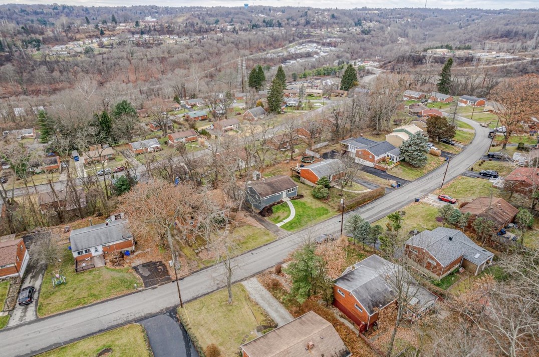 844 Cottonwood Dr, Monroeville PA  15146-1157 exterior