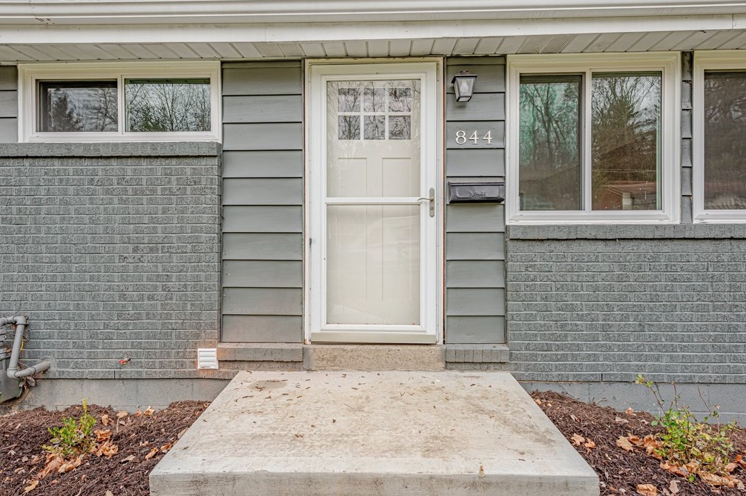844 Cottonwood Dr, Monroeville PA  15146-1157 exterior