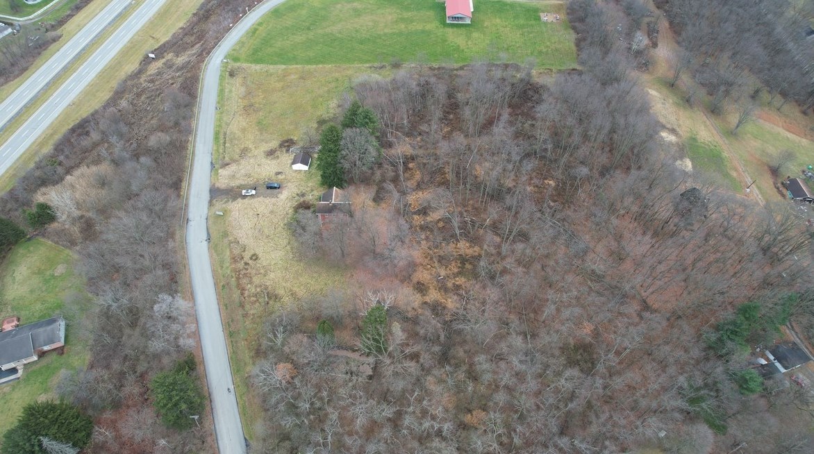 815 Harmony Fisher Ave, Ellwood City PA  16117-3145 exterior