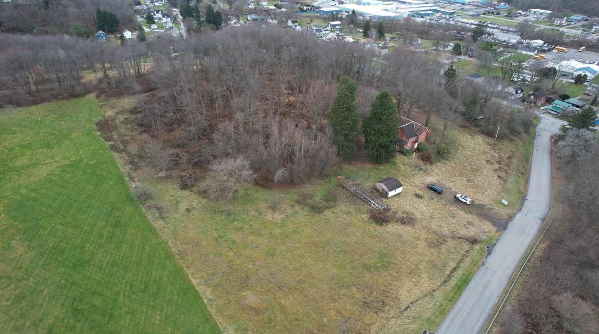 815 Harmony Fisher Ave, Ellwood City PA  16117-3145 exterior