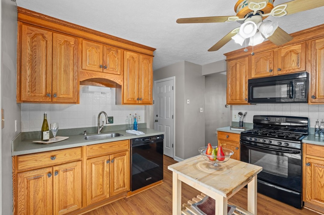 3526 Fox Chase Dr, Imperial PA  15126-9600 exterior