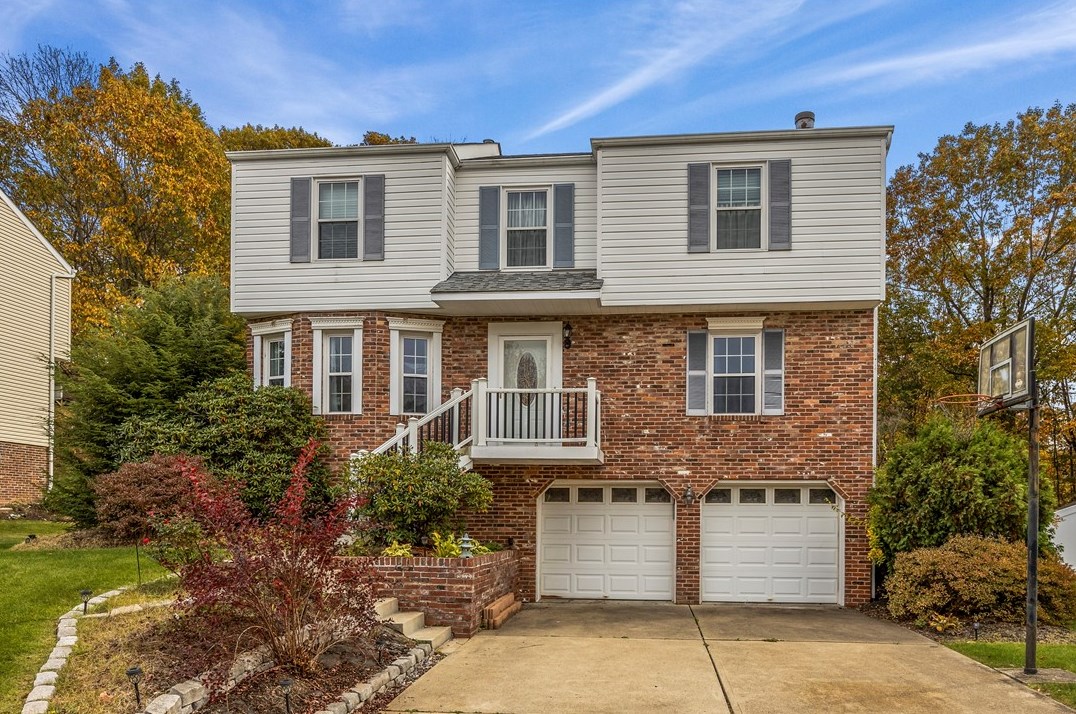 3526 Fox Chase Dr, Imperial PA  15126-9600 exterior