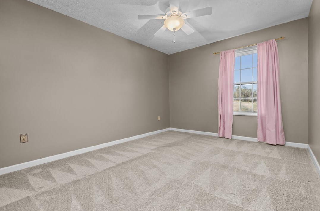 3526 Fox Chase Dr, Imperial PA  15126-9600 exterior