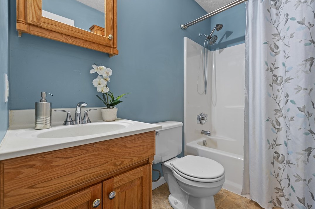 3526 Fox Chase Dr, Imperial PA  15126-9600 exterior