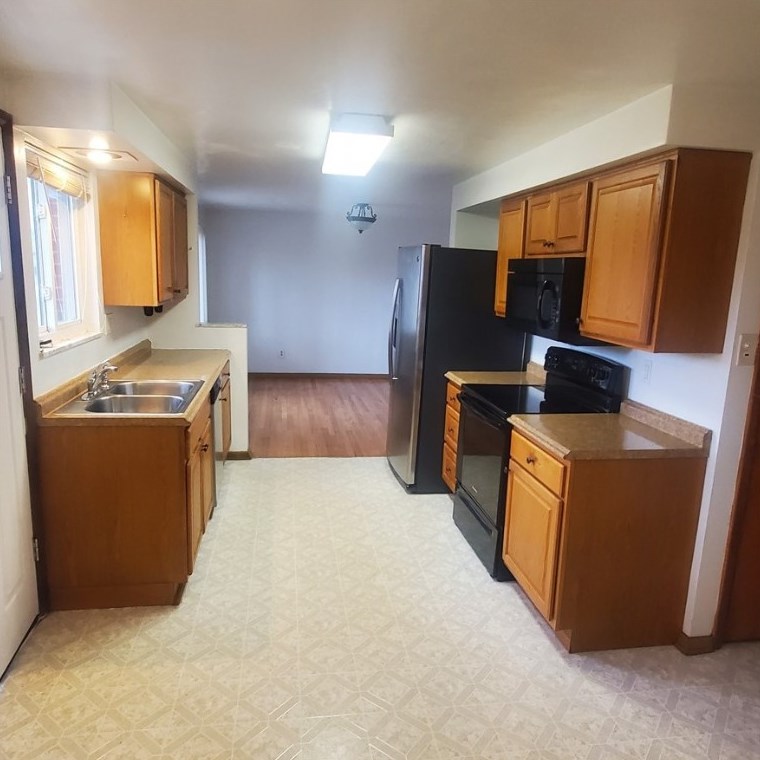 890 Armory Dr, Greensburg PA  15601-5208 exterior