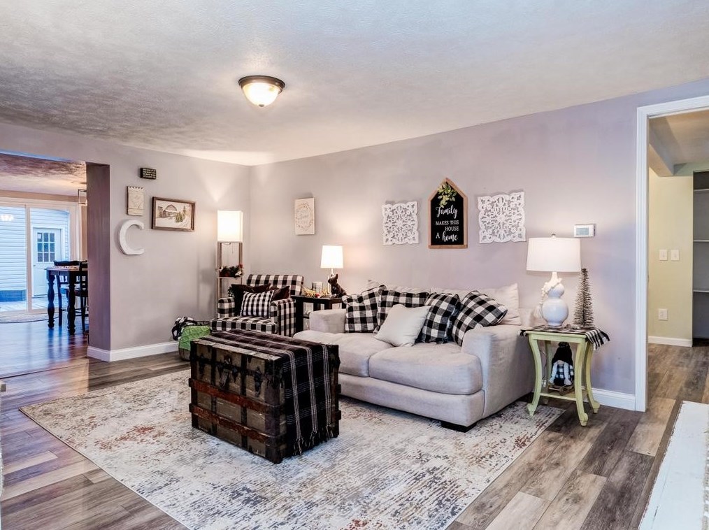 1465 Cherry Hill Rd, Ellwood City PA  16117-3230 exterior