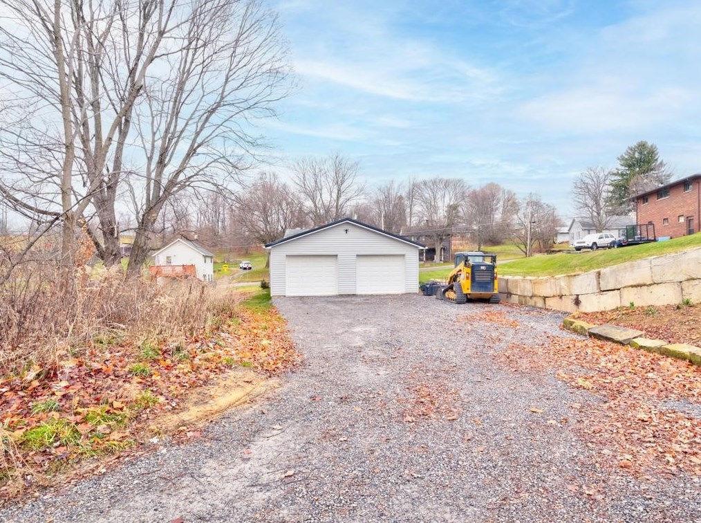 1465 Cherry Hill Rd, Ellwood City PA  16117-3230 exterior