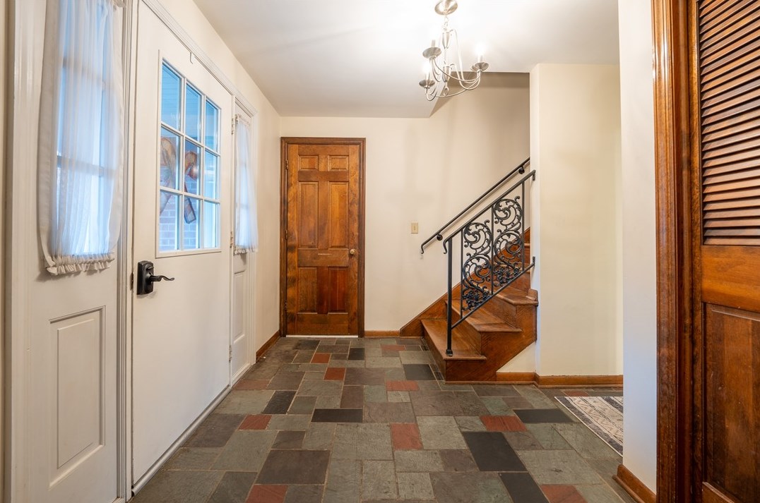 124 Sherwood Dr, Greensburg PA  15601-5970 exterior