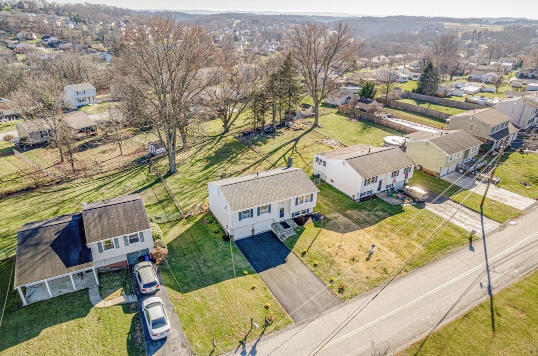 107 Fosterville Rd, Greensburg PA  15601-4713 exterior