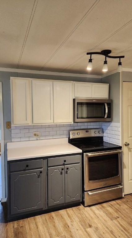 647 Liberty Rd, Grove City PA 16127-4108 exterior