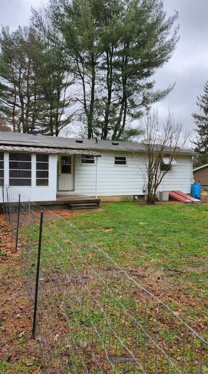 647 Liberty Rd, Grove City PA 16127-4108 exterior