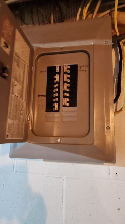 647 Liberty Rd, Grove City PA 16127-4108 exterior