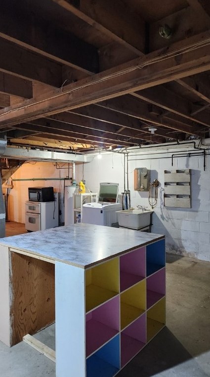 647 Liberty Rd, Grove City PA 16127-4108 exterior