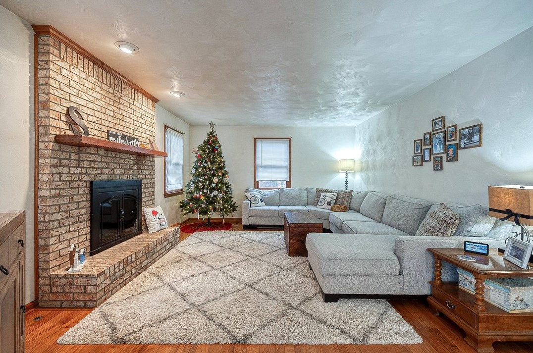 1003 Deveron Ct, Jeannette PA  15644-1056 exterior