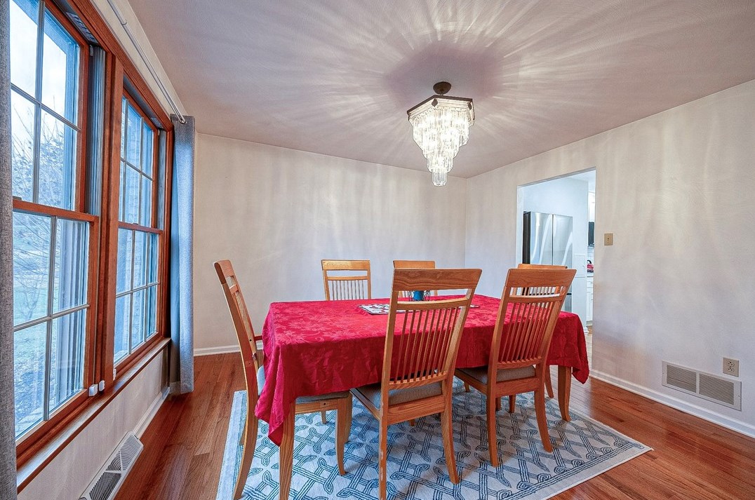 1003 Deveron Ct, Jeannette PA  15644-1056 exterior