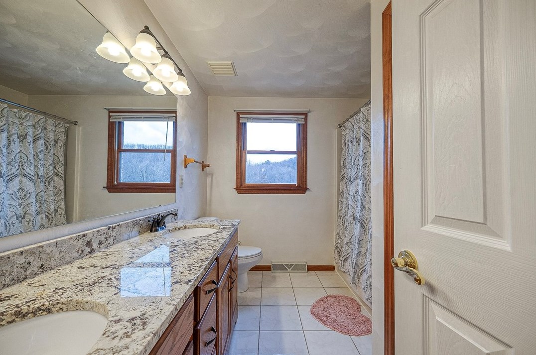 1003 Deveron Ct, Jeannette PA  15644-1056 exterior