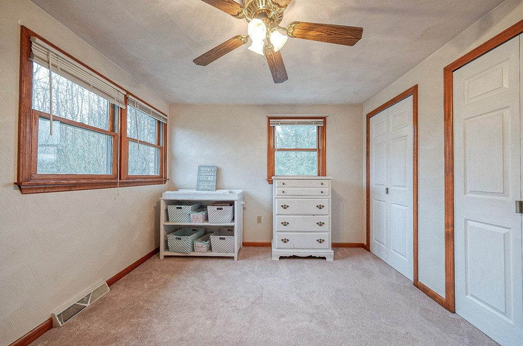 1003 Deveron Ct, Jeannette PA  15644-1056 exterior