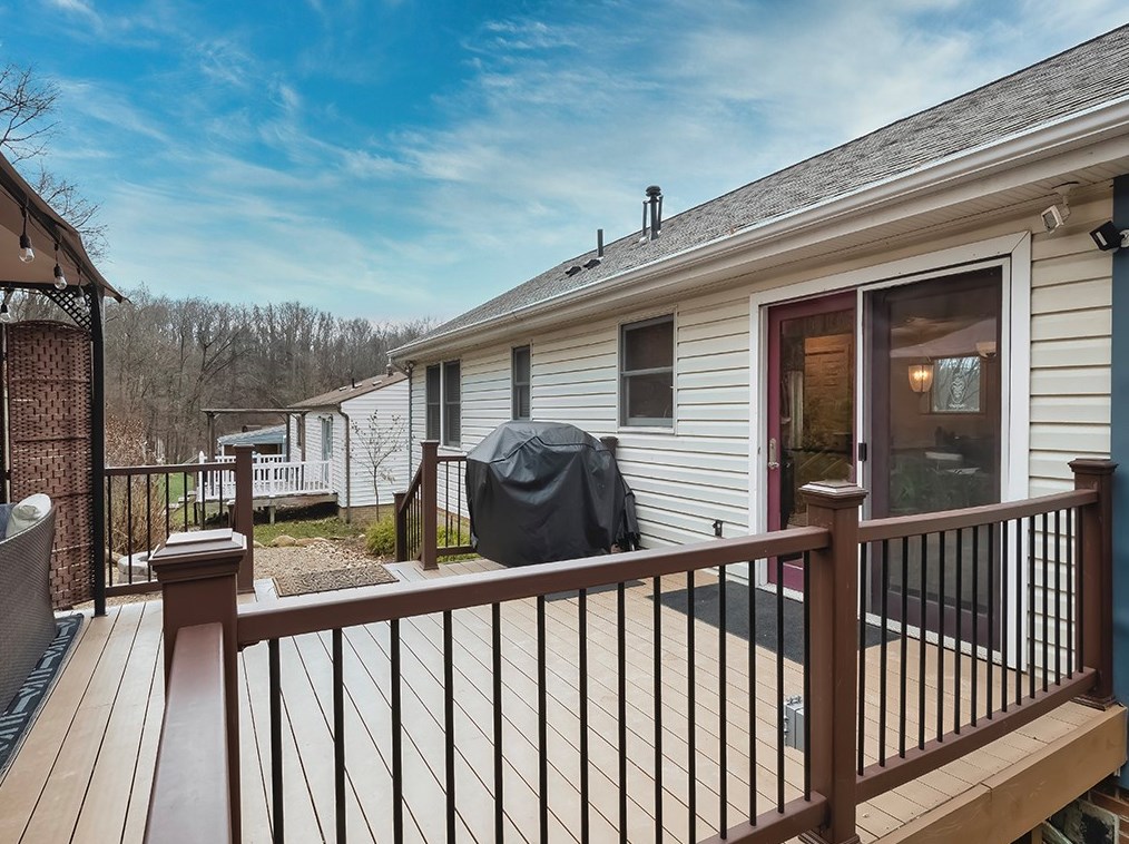 1268 Armstrong Dr, Library PA  15129-9451 exterior