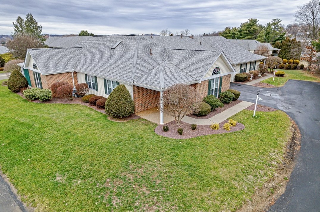 107 Overview Dr, Greensburg PA  15601-5692 exterior