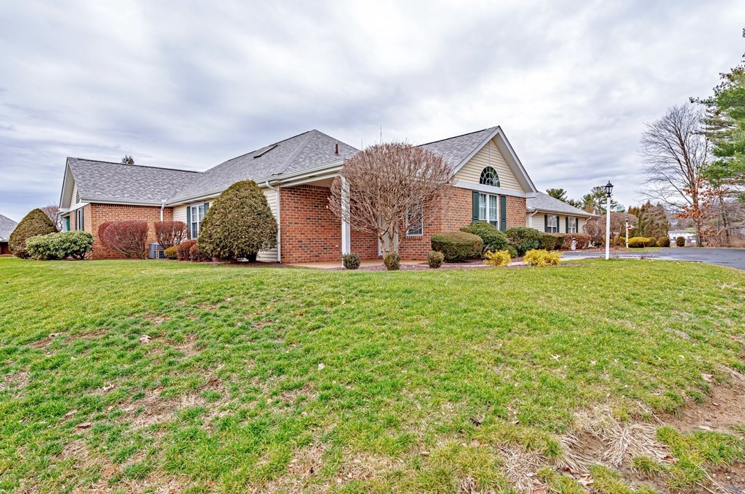 107 Overview Dr, Greensburg PA  15601-5692 exterior