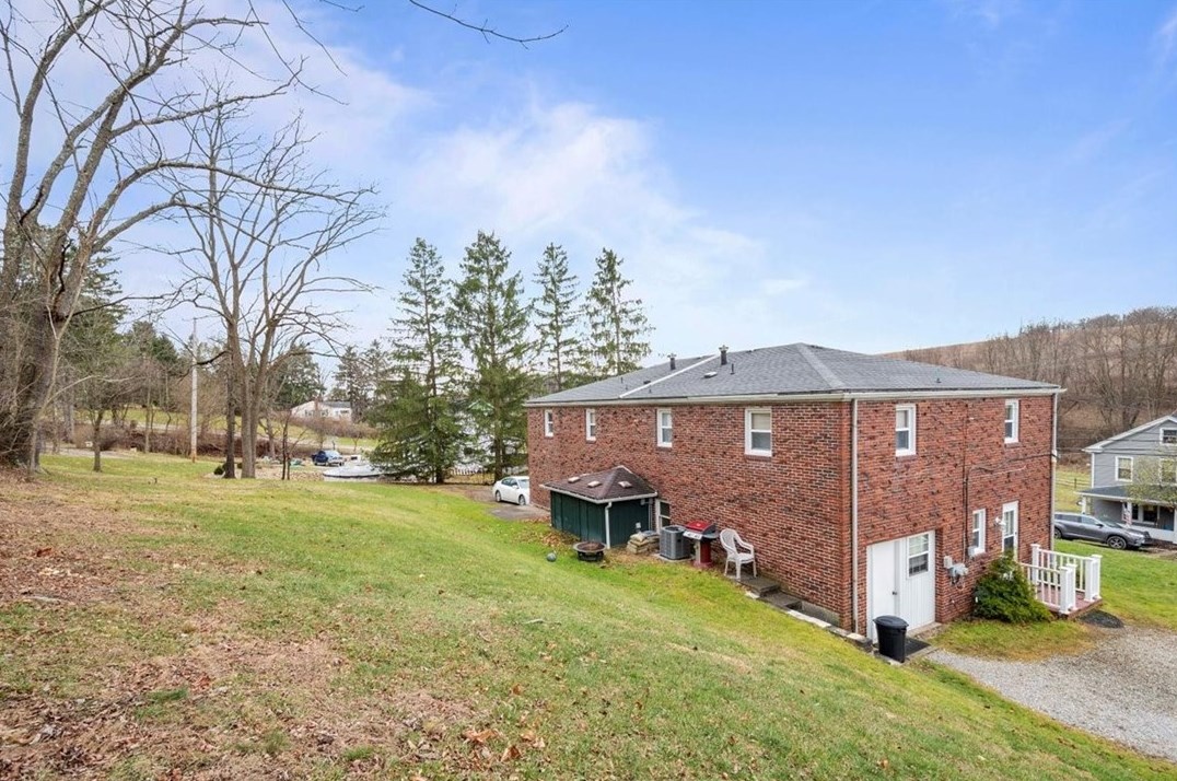 552 Mcclane Farm Rd, Washington PA  15301-6125 exterior