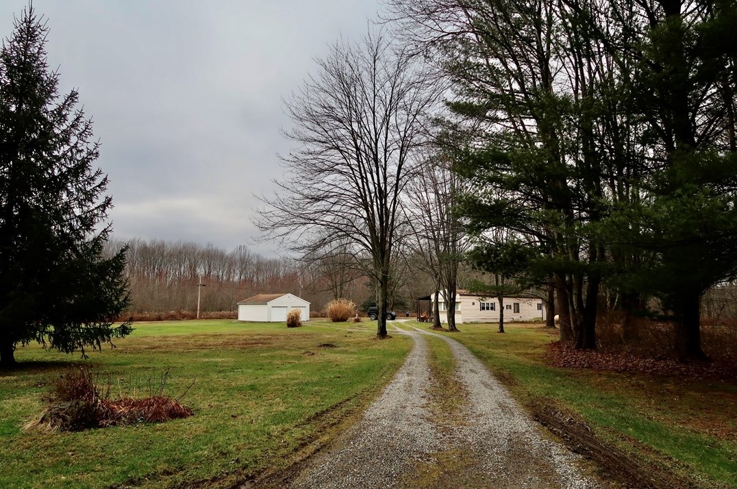 72 Snyder Rd, Greenville PA  16125-9613 exterior