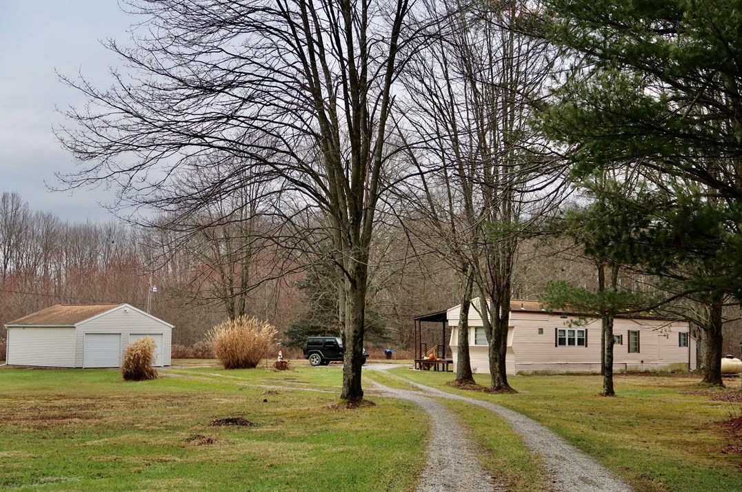 72 Snyder Rd, Greenville PA  16125-9613 exterior
